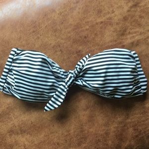 {Vs} strapless swim top